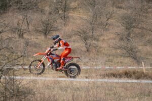 Motorradunfall auf dem Trail: Haftung & Recht 2026